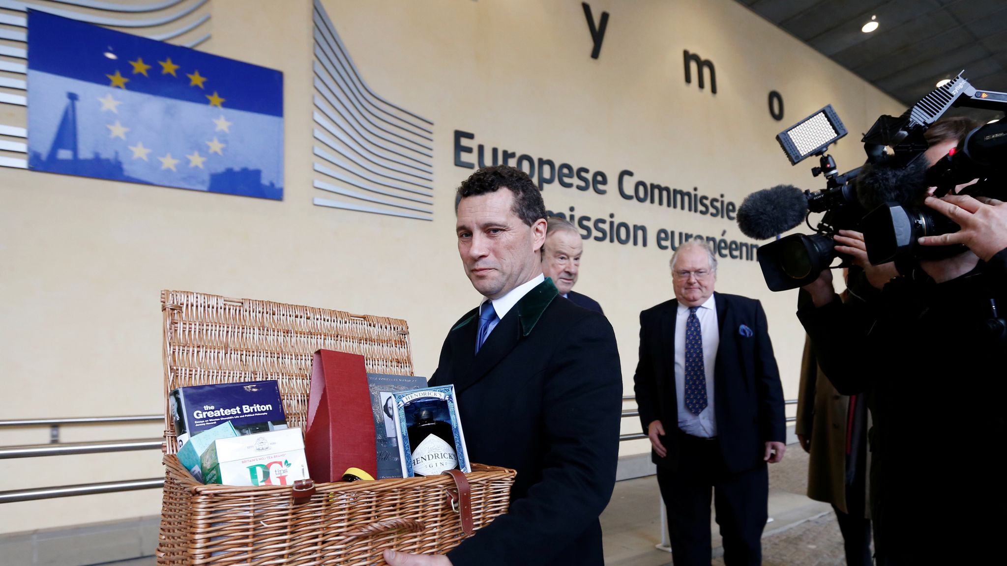 Brexiteers deliver 'British' hamper of goods to Barnier