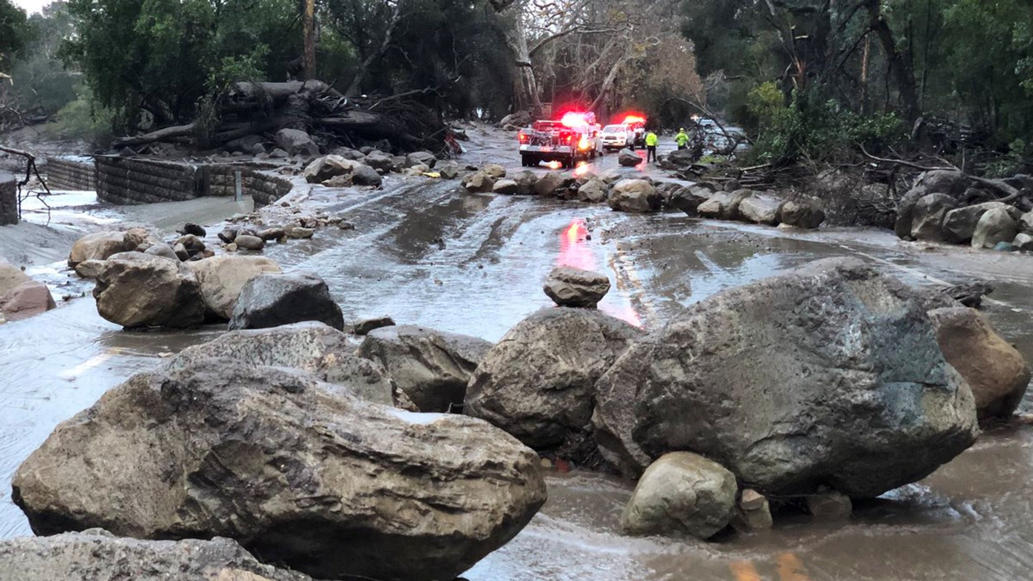 california-mudslides-17-dead-and-several-missing-after-disaster