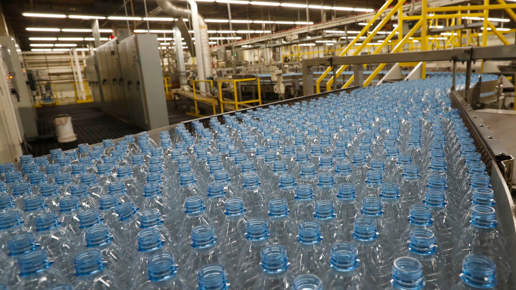 Massive amounts of tiny plastics found in bottled drinking water, study  finds - ABC News