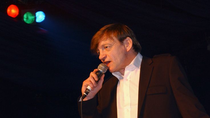 Mark E Smith performing at the Hammersmith Palais in 2007         