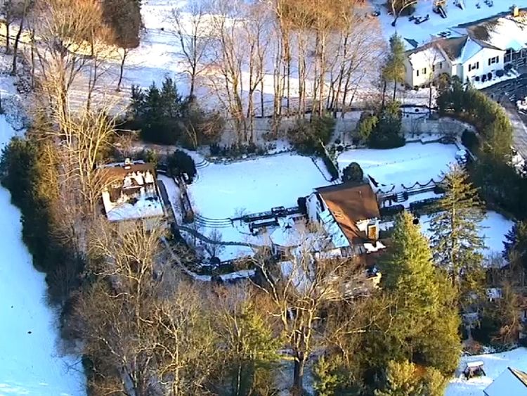 The Secret Service building is behind the Clintons&#39; home. Pic: ABC
