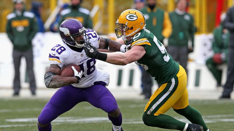 Action in the match between Green Bay Packers and Minnesota Vikings