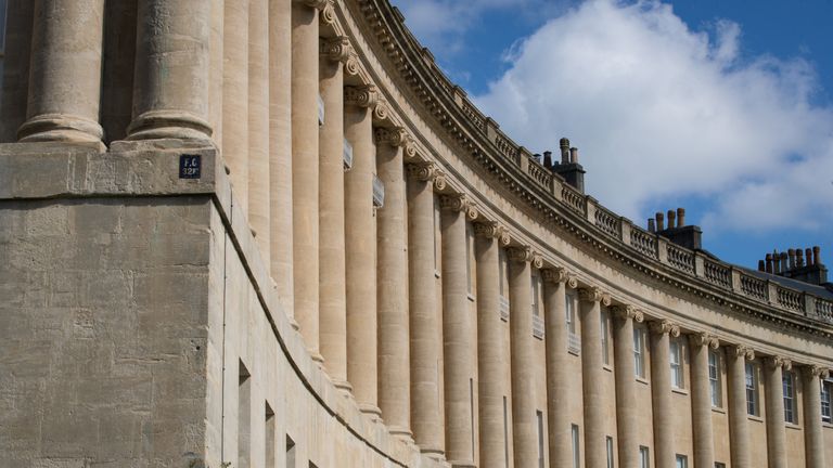 Bath&#39;s Historic Royal Crescent -
 one of the UK&#39;s greatest examples of Georgian architecture