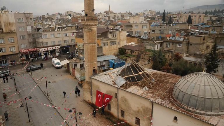A mosque in the border town of Kilis is bombed