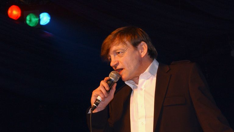 Mark E Smith of The Fall dies at the age of 60 | Ents & Arts News