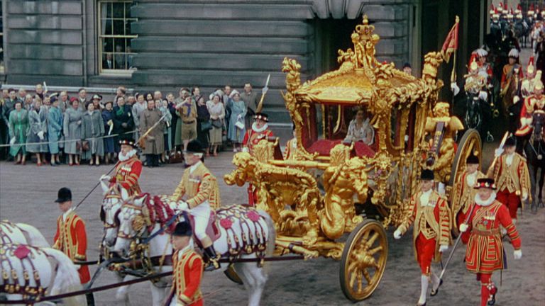 The Queen&#39;s gold state coach
