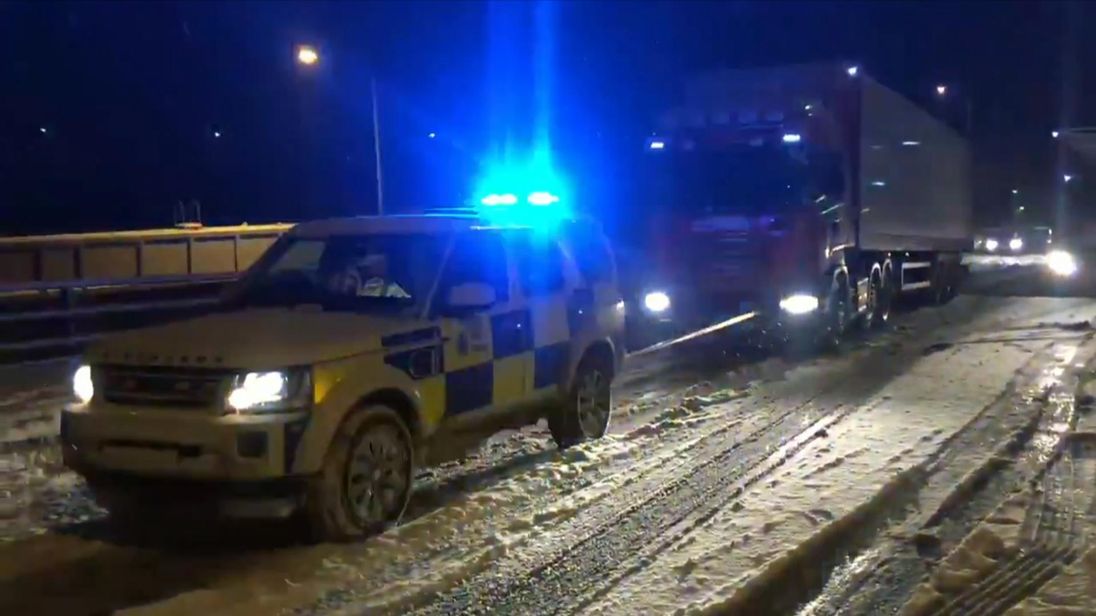 Police in Kent tow a broken down lorry