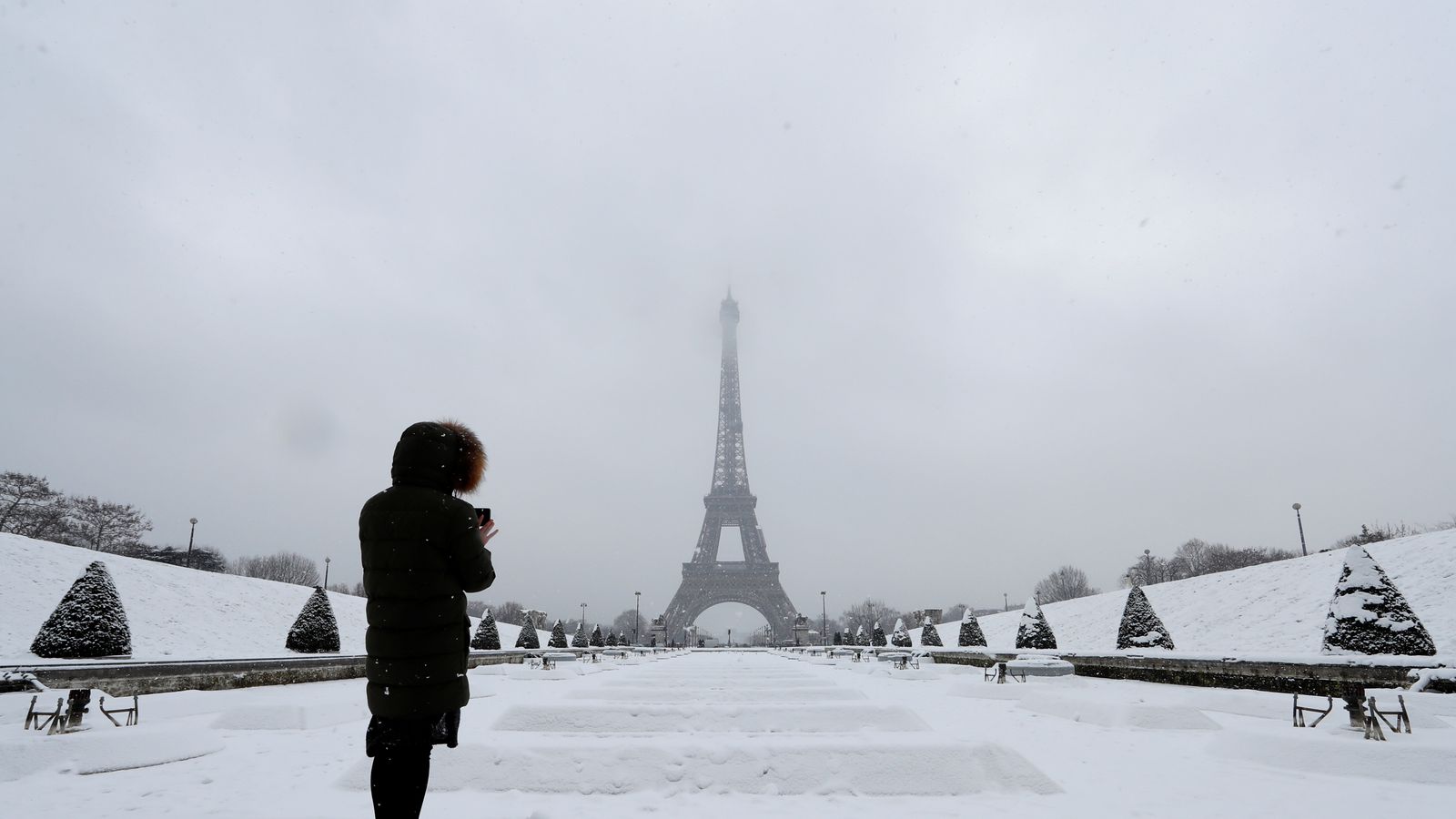 Франция зимой люди