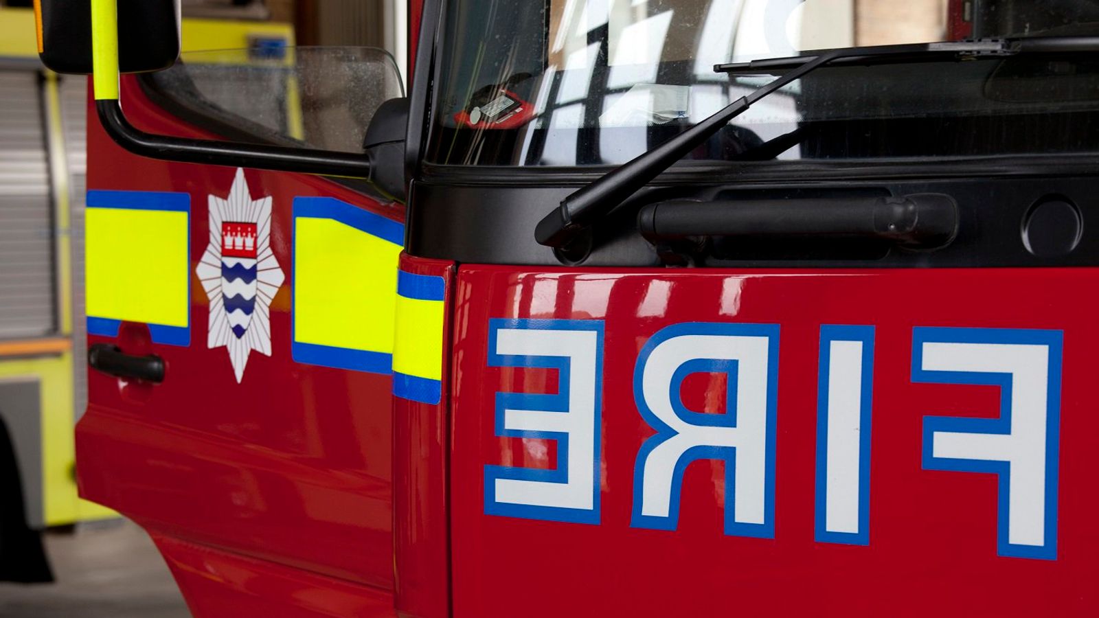Man dies as 80 firefighters tackle blaze in west London's Holland Park ...