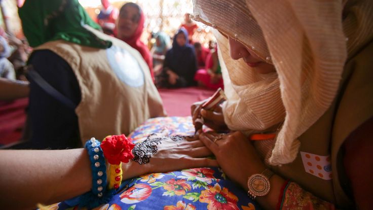 Ashley Judd with Rohingya refugees