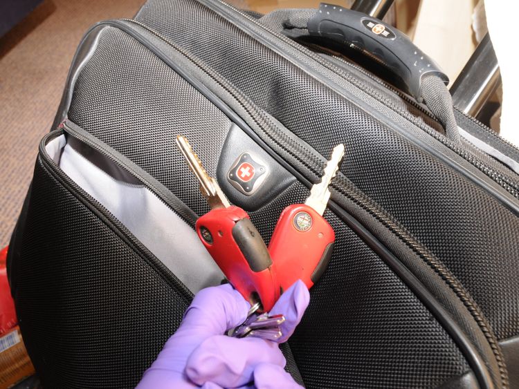 Set of keys (includes key to locked padlock on chest freezer)