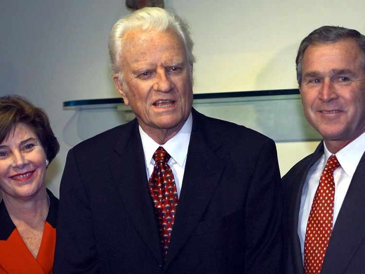 Then Republican Presidential candidate Texas Governor George W. Bush and his wife Laura stand beside the Rev. Billy Graham (C)