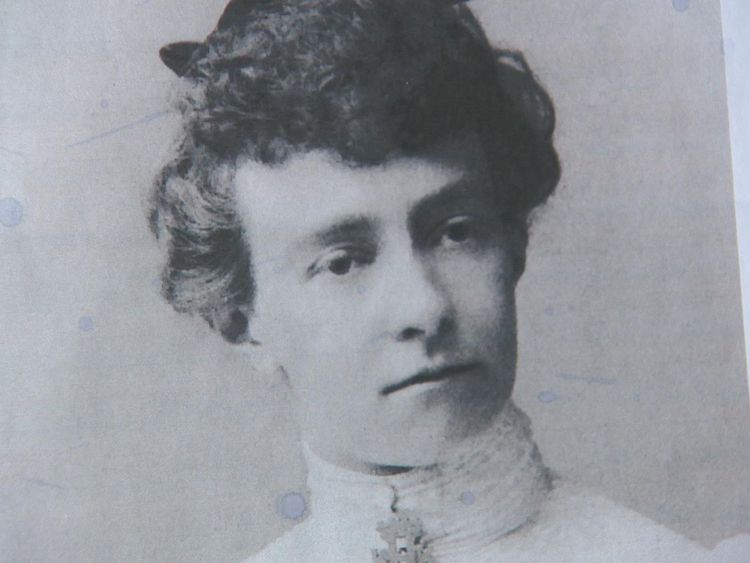 Emily Wilding Davison died after being hit be the King&#39;s horse at Epsom