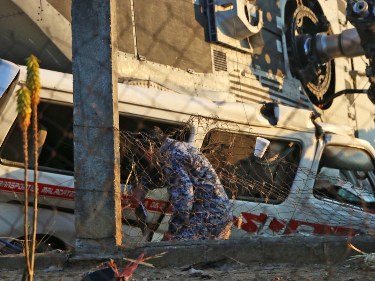 13 killed as helicopter crashes onto vans near earthquake epicentre ile ilgili görsel sonucu