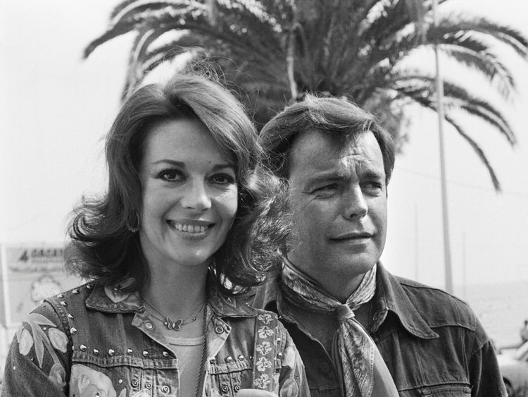US actress Natalie Wood and her husband US actor Robert Wagner pose during the 29th Cannes Film Festival in Cannes, on May 18, 1976. / AFP / - (Photo credit should read -/AFP/Getty Images)
