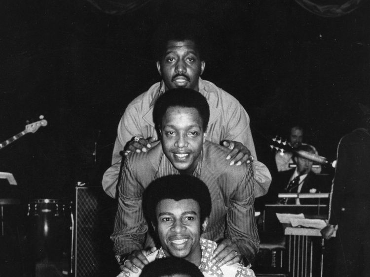 Edwards (top) with fellow band member Melvin Franklin in 1970