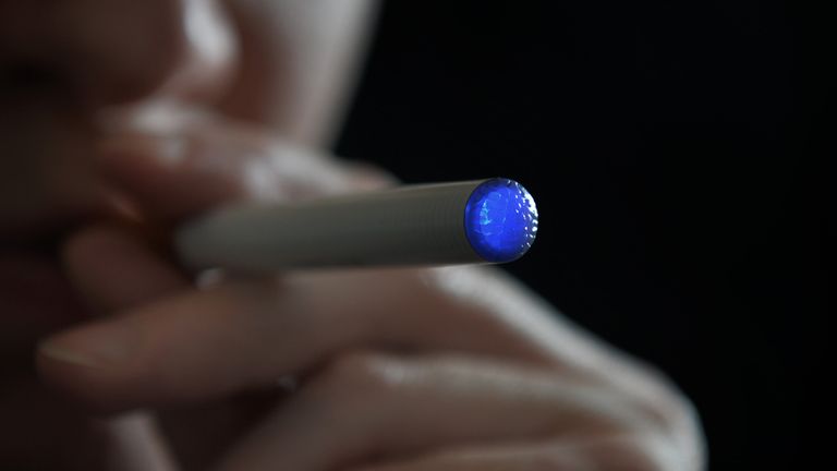 Experts said e-cigarettes should be used to help stop people smoking