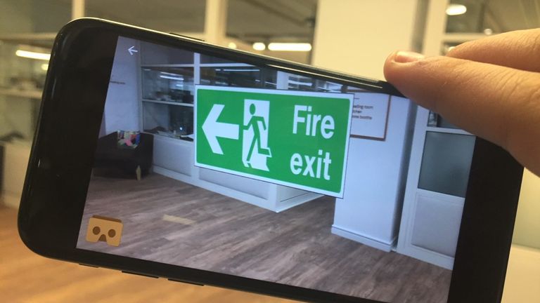 Baran Korkmaz&#39;s app superimposes fire exit signs