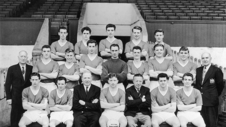 Jackie Blanchflower (back row, centre) and Johnny Berry (front row, second from left) were key members of Matt Busby&#39;s squad