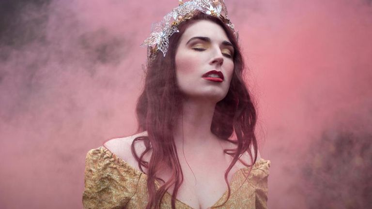 Model Roswell Ivory speaks about her terrifying experience with a photographer
