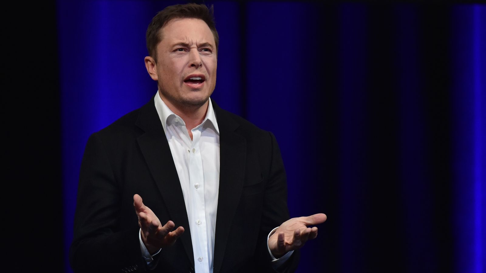 Tesla shares plummet as Musk calls analyst 'boring bonehead' | World News | Sky News1600 x 900