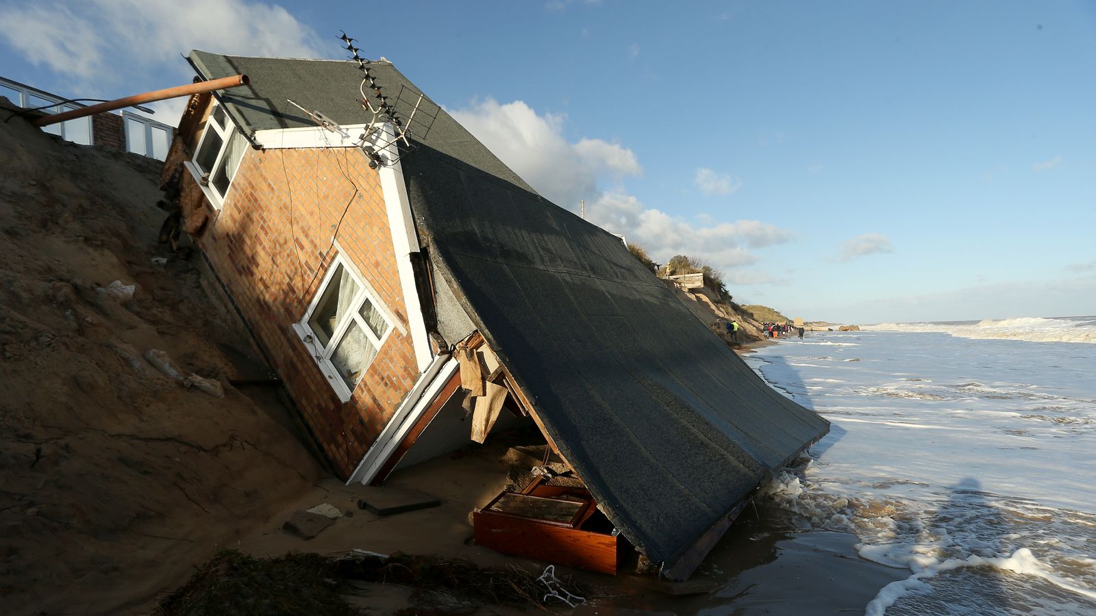 Seaside Homes In Norfolk Evacuated Over Fears They Could Fall Into The ...