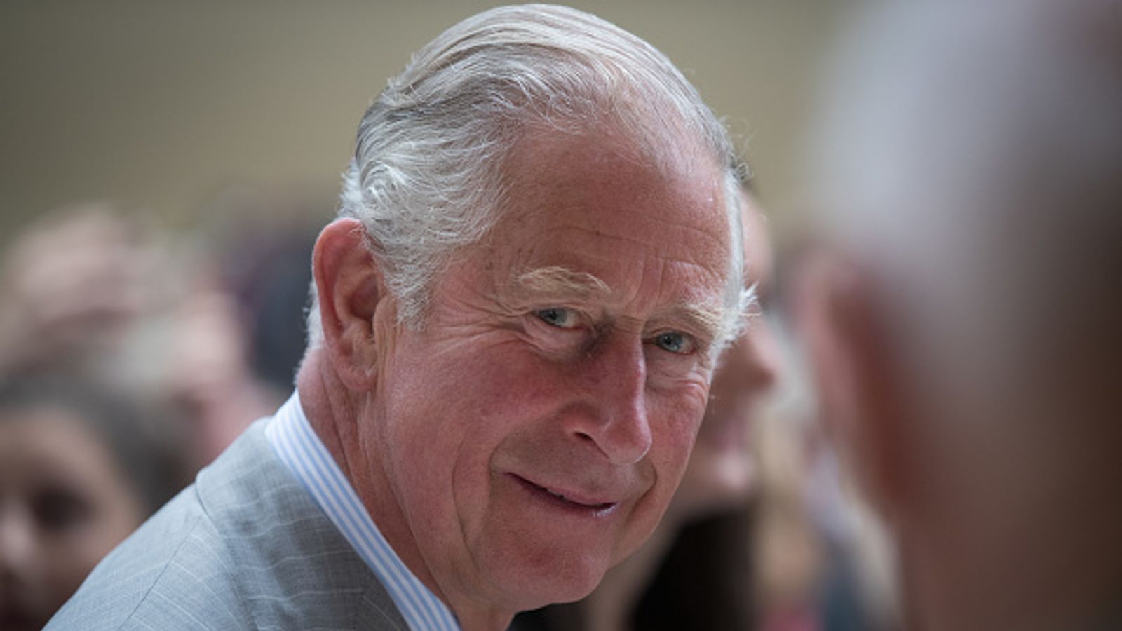 Prince Charles travels with own bed and toilet seat ...