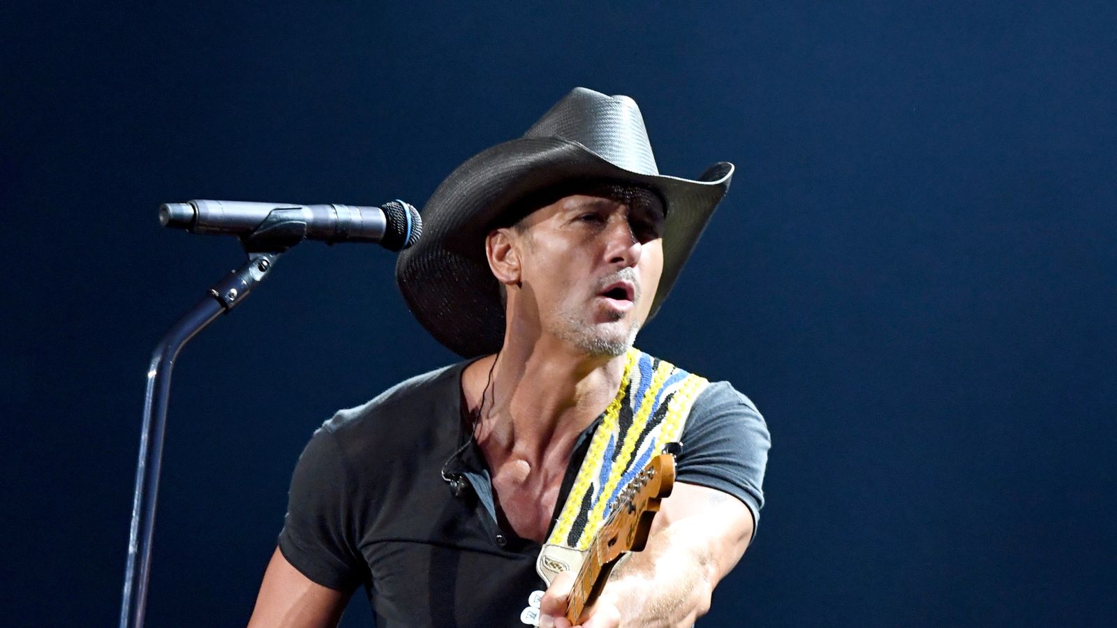 Country star Tim McGraw collapses on stage in Ireland | Ents & Arts ...