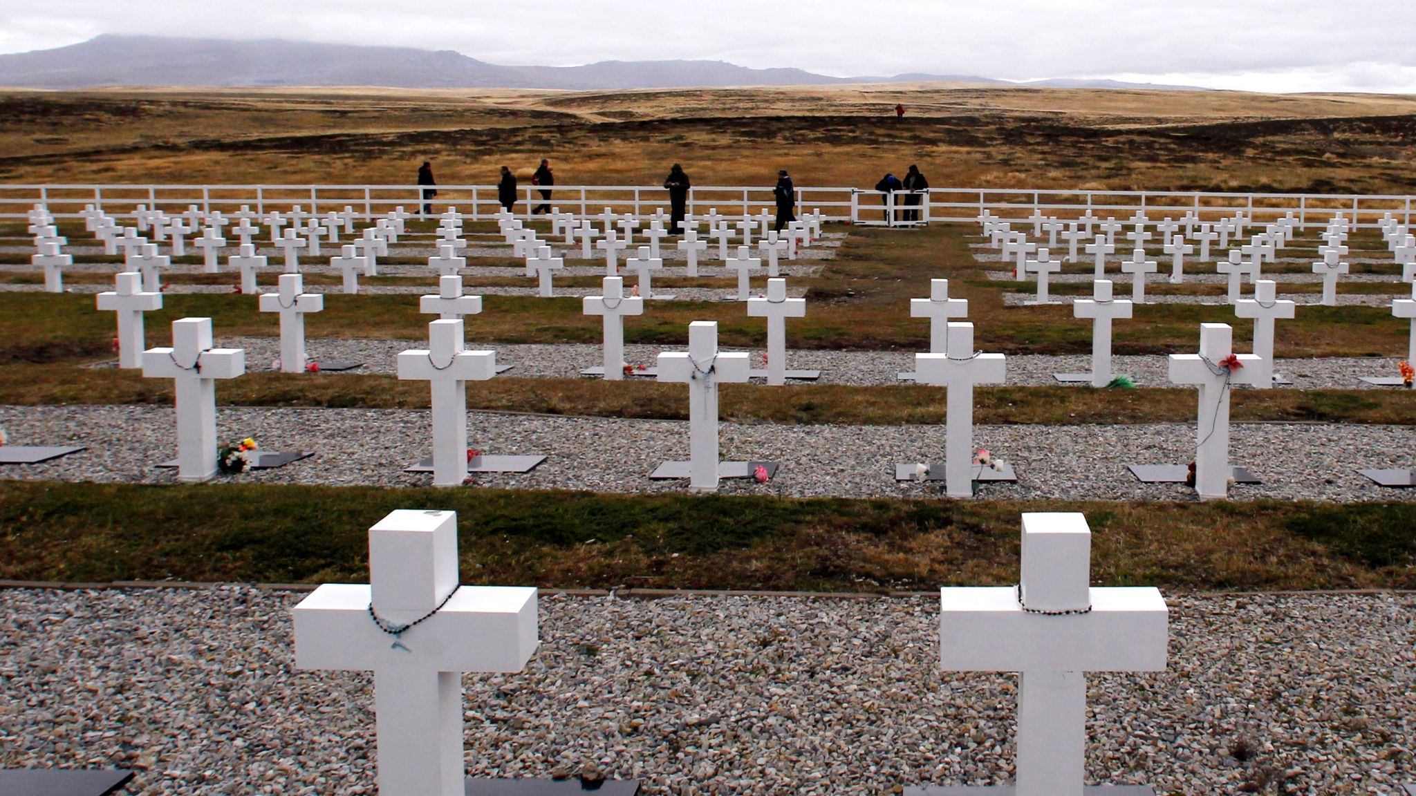 Families Of 90 Soldiers Killed In Falklands War Visit Graves For First   Skynews Falklands War Argentine Soldiers 4266426 