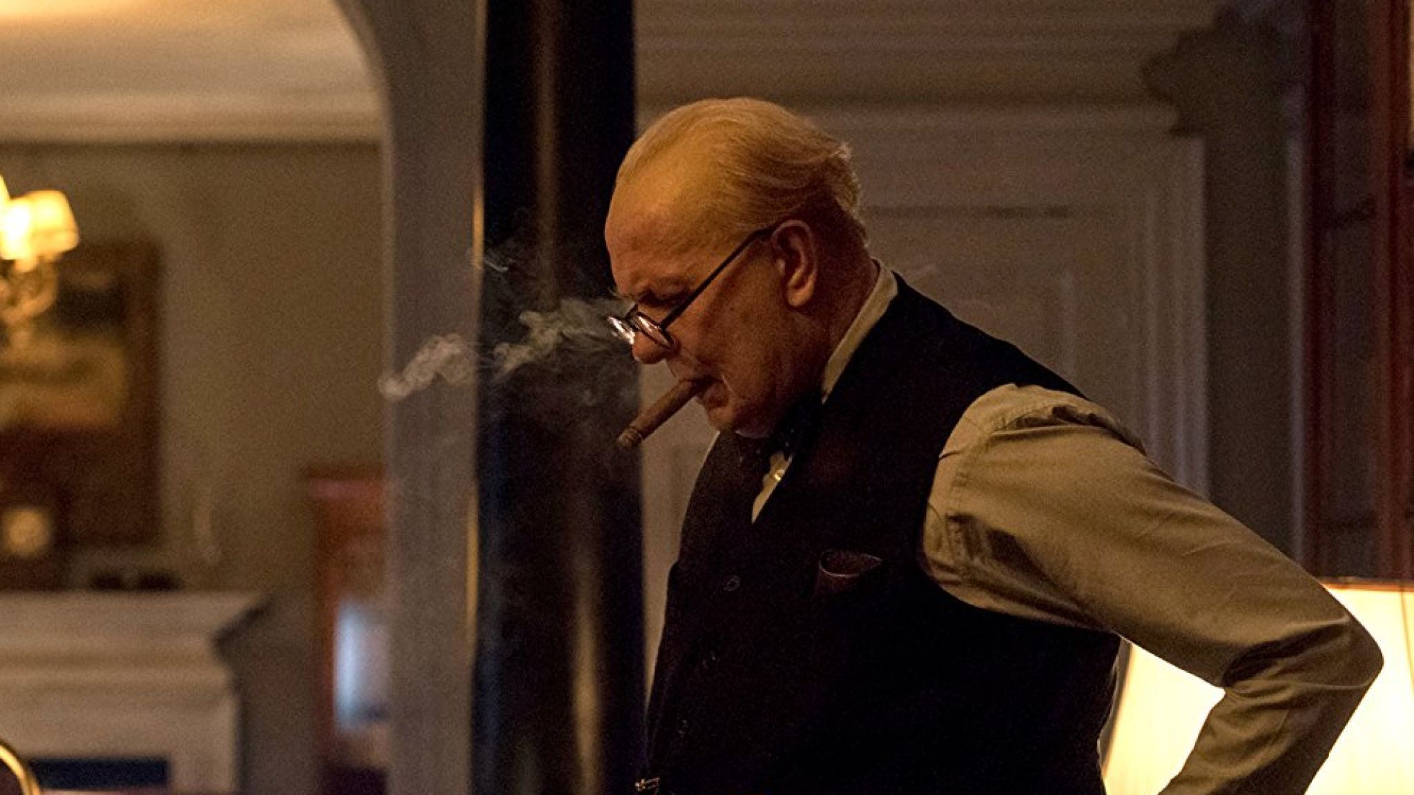 Темные времена фото. Гэри Олдман Черчилль. Гэри Олдман темные времена. Gary oldman Darkest hour. Невилл Чемберлен темные времена.