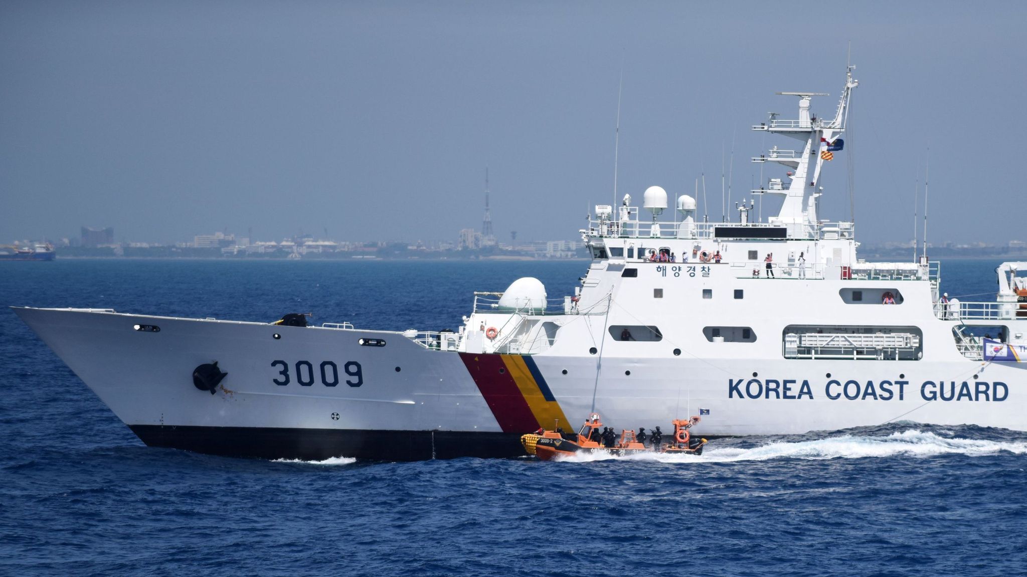 More than 160 people rescued after South Korea ferry hits rock World News Sky News