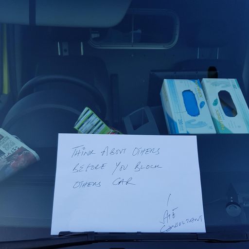 Doctor leaves angry note on ambulance outside A&E