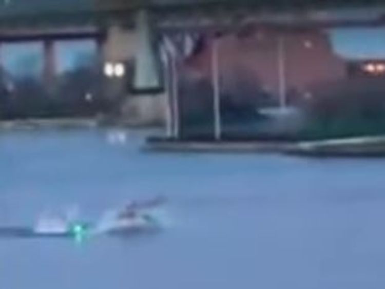 Pilot survives as 5 die in New York helicopter crash Pilot survives as 5 die in New York helicopter crash