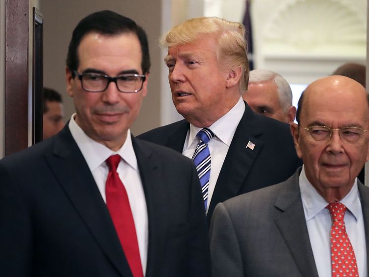 Steve Mnuchin (L) with President Trump and Commerce Secretary Wilbur Ross