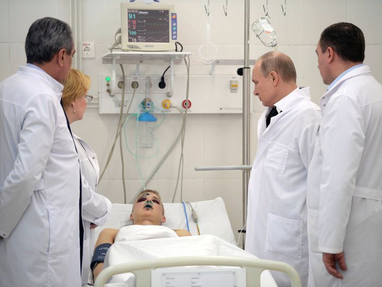 President Putin meets one of the victims of the fire