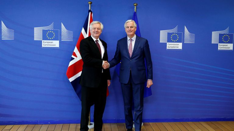 David Davis and European Union&#39;s chief Brexit negotiator Michel Barnier 
