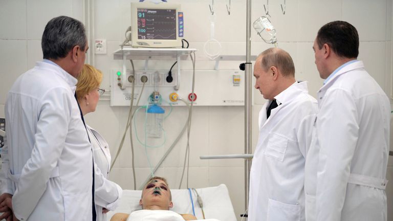 President Putin meets one of the victims of the fire
