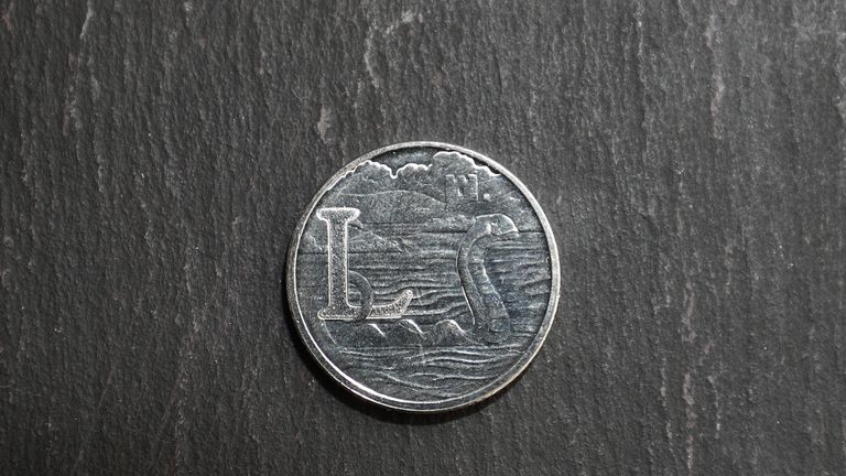 One of the Royal Mint&#39;s 26 brand new 10 pence designs, the letter L