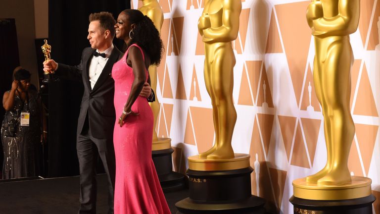 Actor Sam Rockwell and actress Viola Davis pose in the press room with the Oscar for Best Supportimg actor in &#39; Three Billboards outside Ebbing Missouri&#39; during the 90th Annual Academy Awards on March 4, 2018, in Hollywood, California