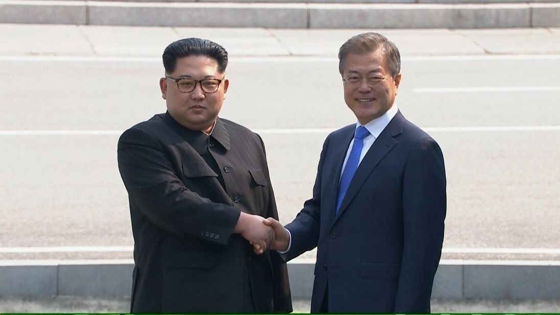 The two leaders meet in the demilitarised zone