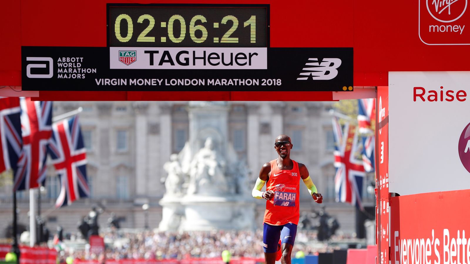 Sir Mo Farah smashes British record at hottest ever London Marathon