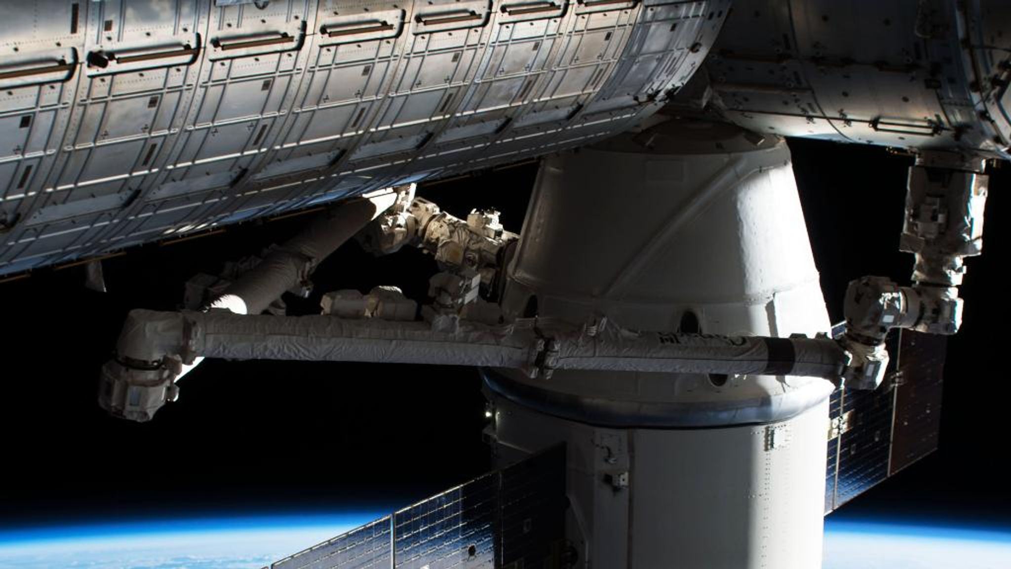 After two days of flight, SpaceX's Dragon cargo capsule docks at ...