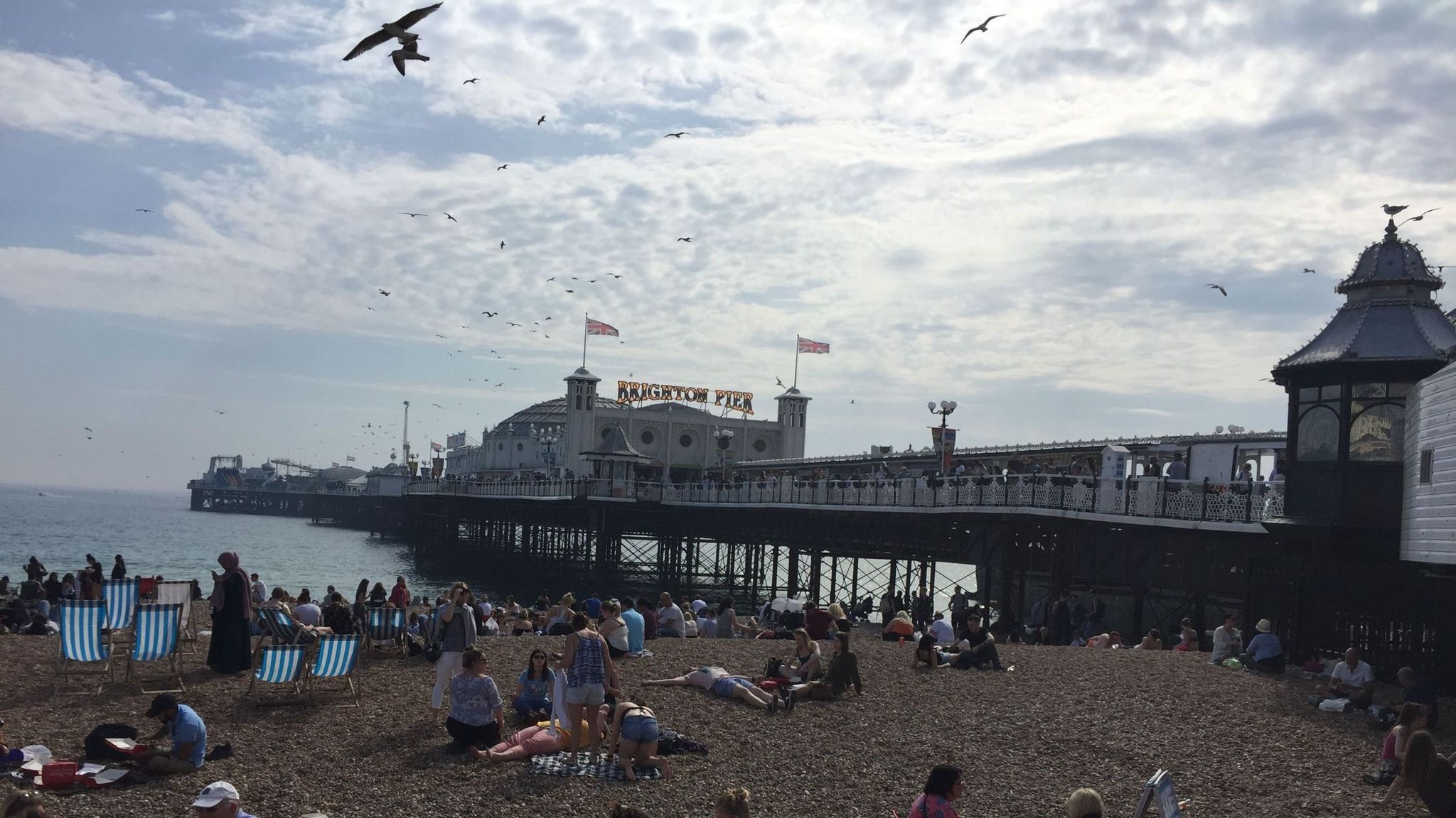 Runners face hottest London Marathon despite overnight storms UK News