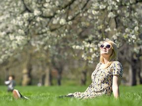 St James&#39;s Park recorded the highest temperatures yesterday, with this woman enjoying the sunshine