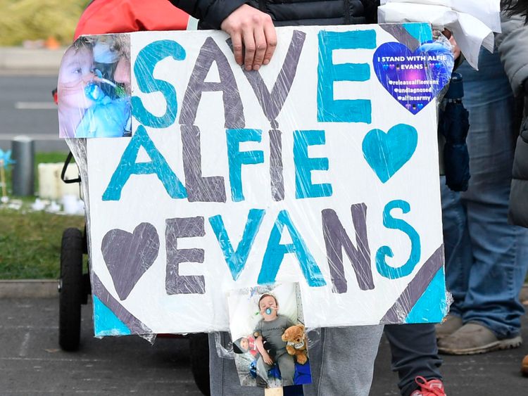 Alfie Evans protesters demonstrate outside Alder Hey Children's Hospital in Merseyside