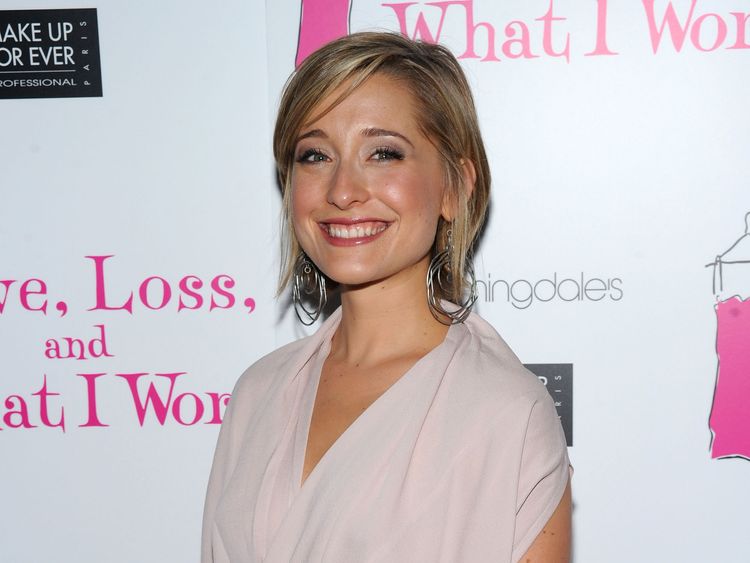 Smallville Star Allison Mack On 5m Bail After Sex Trafficking Charges