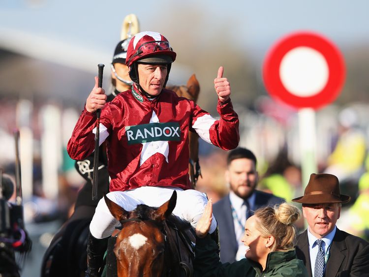 Tiger on a Roll for Gordon Elliott at Aintree Tiger on a Roll for Gordon Elliott at Aintree