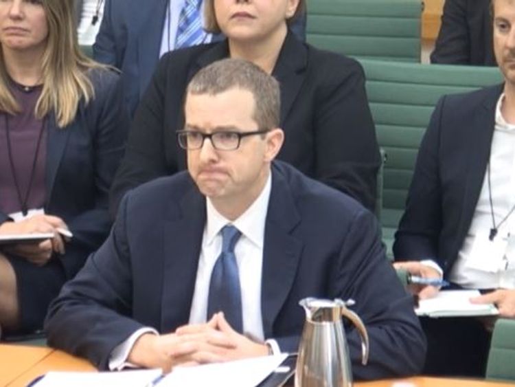 Facebook to require authorisation and labels for political adverts