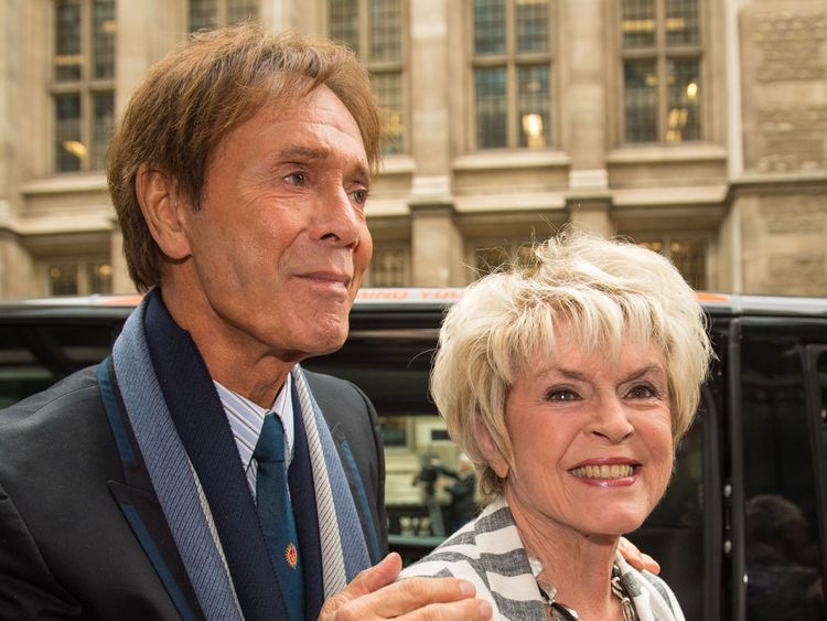 Sir Cliff was supported by Gloria Hunniford