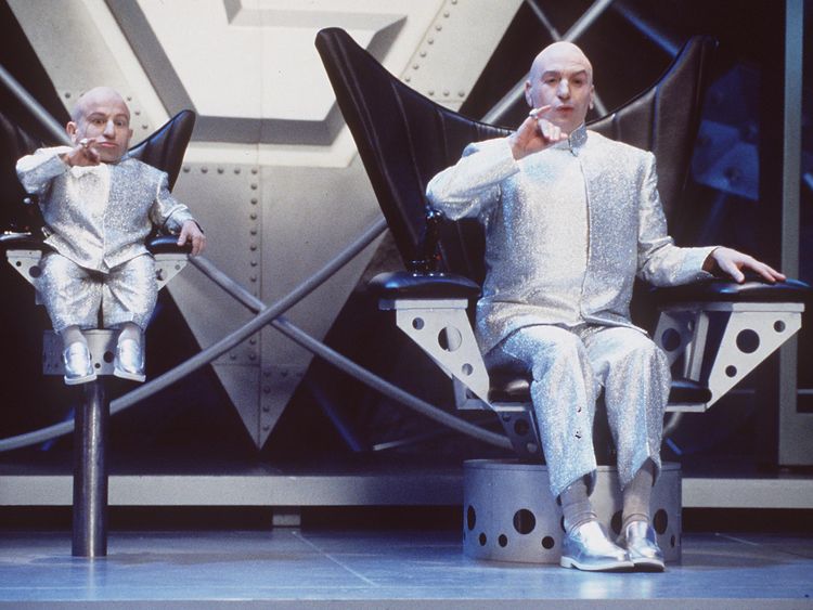 Mike Meyers (l) and Verne Troyer Star In Austin Powers